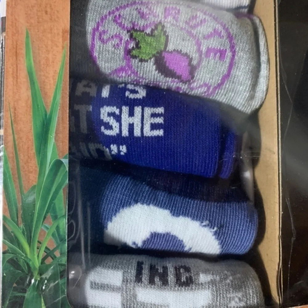 The Office 5 Pack Crew Socks‎ Bundle Gift Pack w/ Dwight Shrute Vinyl Figure New